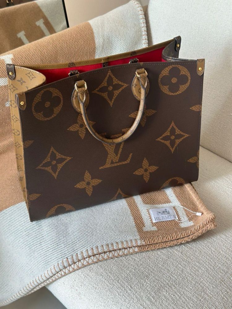 LV OntheGo Tote Monogram